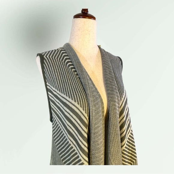 Grey Chevron Fringed Knitted Duster, OS NWOT! - Picture 4 of 9